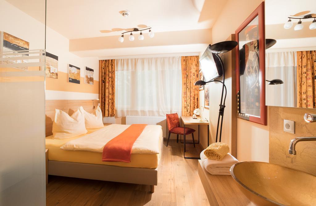 Malerwinkl Restaurant + Kunsthotel Hatzendorf Kültér fotó